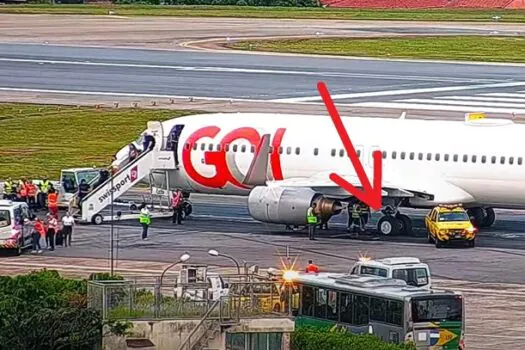 Asfalto afunda e prende avião na pista do aeroporto de Congonhas, em SP