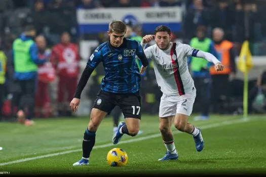 Atalanta vence o Milan nos acréscimos no Italiano