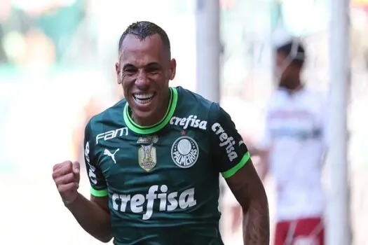 Palmeiras bate o Fluminense e fica muito perto do título brasileiro na última rodada