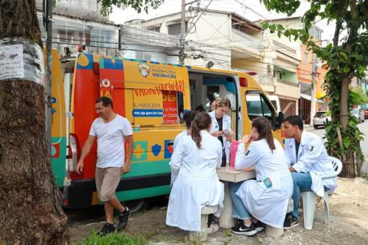 Carro da Vacina de Diadema amplia horário de vacinação em dezembro