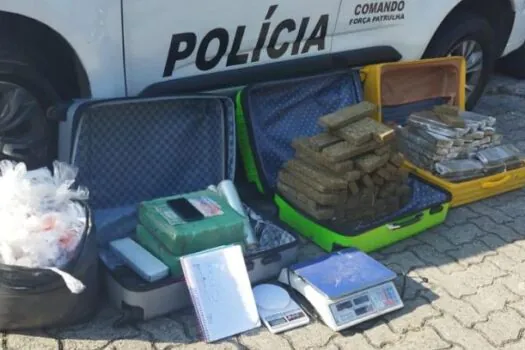 PM localiza mais de 100 kg de drogas e prende trio em “casa bomba” na zona sul de SP