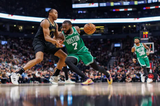 Celtics vencem Toronto Raptors, continuam invictos em casa e lideram a Conferência Oeste da NBA