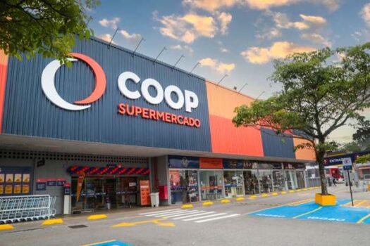 Cooperados e clientes da COOP doam 55 toneladas de itens para o RS