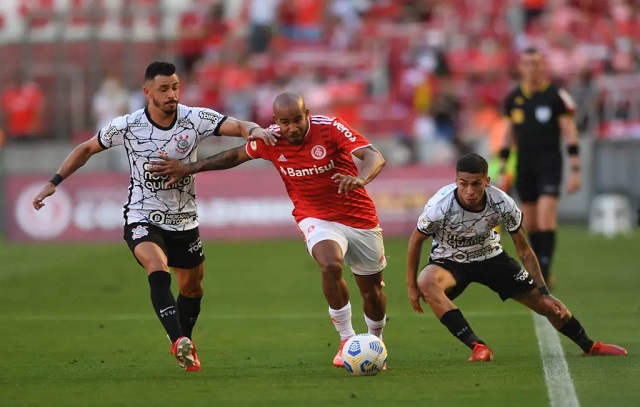 Corinthians chega a seis empates seguidos contra Internacional