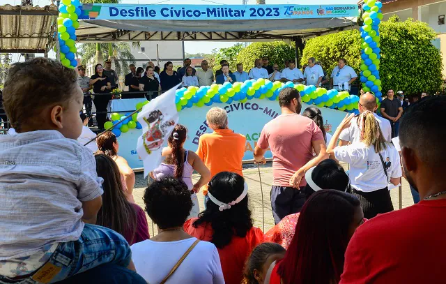 desfile-civico