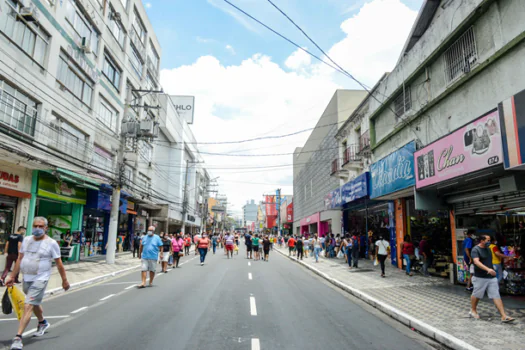 Prefeitura de São Bernardo transforma Rua Marechal Deodoro em calçadão às vésperas do Natal