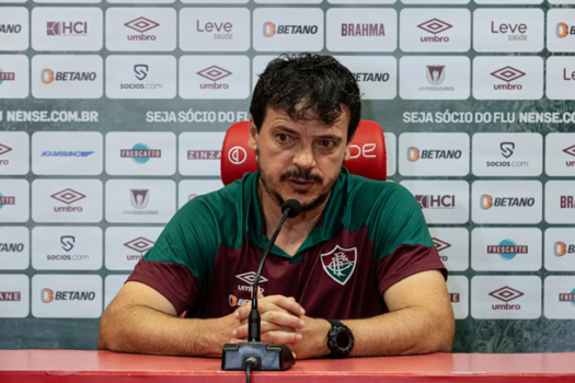 Fluminense anuncia demissão de Fernando Diniz e pede apoio da torcida