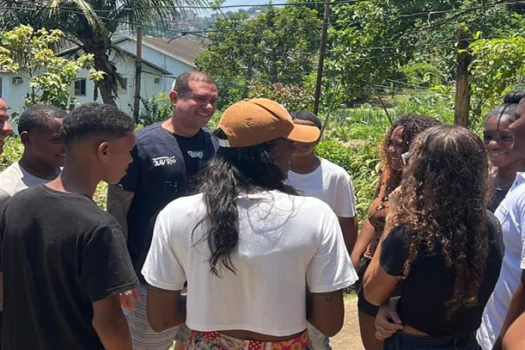 AfroReggae neutraliza emissões de CO2 com reflorestamento na horta do Morro do São Carlos.