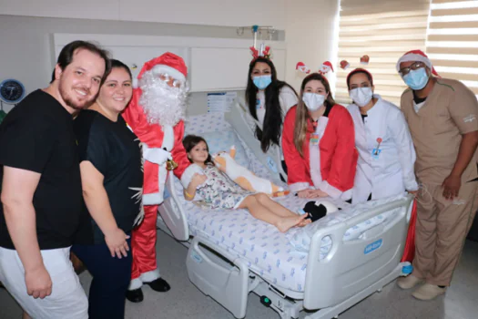 Papai Noel visita pacientes do Hospital São Luiz São Caetano