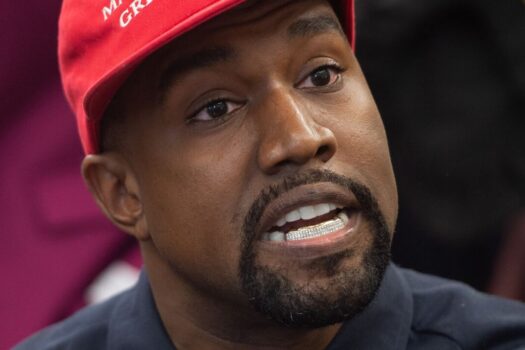 Kanye West se compara a Adolf Hitler e a Jesus Cristo em discurso contra judeus