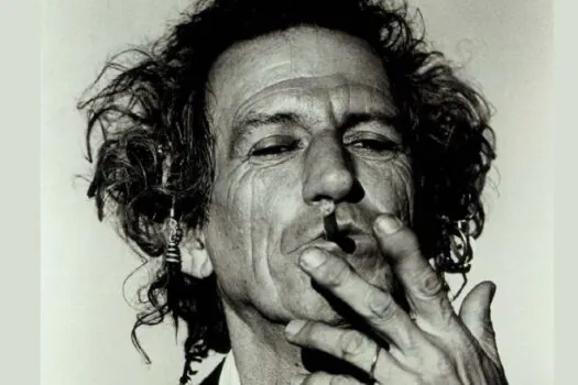 Keith Richards, guitarrista dos Rolling Stones, chega aos 80 após desafiar a morte