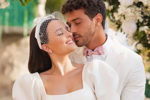 Larissa Manoela ‘entra’ sozinha em casamento com Frambach