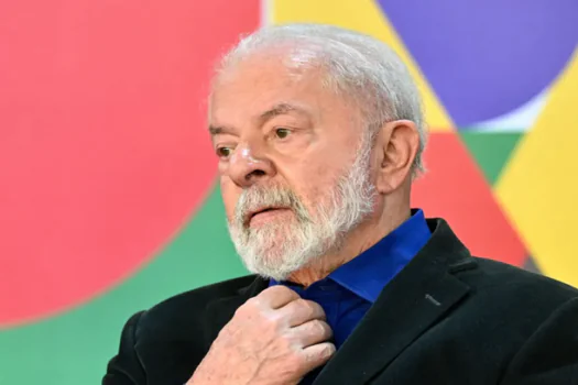 Lula assina projeto de lei que prevê incentivo de R$ 3,4 bi para indústria renovar maquinário