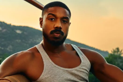 Michael B. Jordan bate violentamente sua Ferrari em carro estacionado