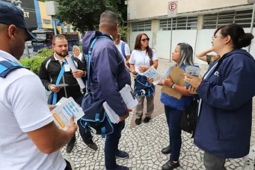 Mutirão em Diadema alerta população sobre criadouros do mosquito da dengue