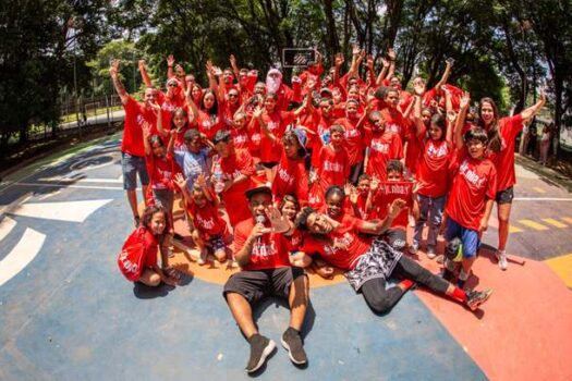 NBA e Gerando Falcões promovem Clínica de Natal para crianças de projetos sociais