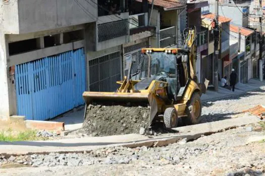 Prefeito Orlando Morando vistoria avanço de obras no Jardim das Oliveiras