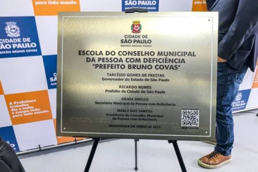 Placas de inauguração da Prefeitura de SP passam a ter acesso em braille e audiodescrição