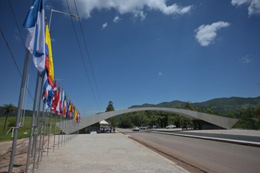 Assinado por Niemeyer, novo pórtico de Brumadinho homenageia vítimas da tragédia-crime da Vale