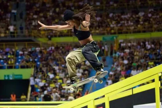 Rayssa Leal leva bicampeonato mundial em SP com nota inédita no feminino