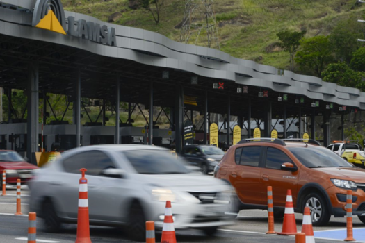 Tráfego lento e congestionado nas principais rodovias concedidas nesta tarde