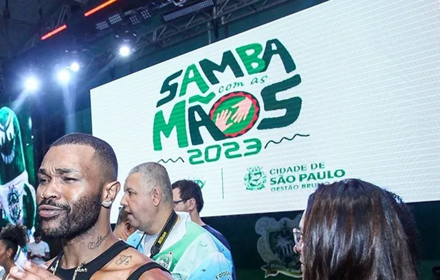 samba-com-as-maos