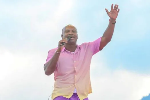 ‘Tardezinha’, maratona de pagode de Thiaguinho, leva clima de churrasco a megaestrutura