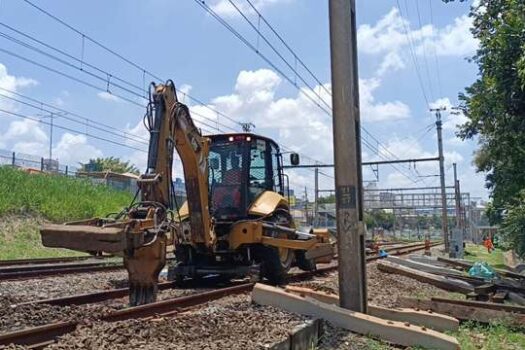 ViaMobilidade troca 15 mil dormentes e 30 quilômetros de trilhos nas Linhas 8-Diamante e 9-Esmeralda 