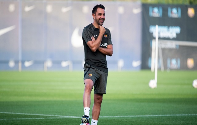 Xavi enfrenta pressão no Barcelona conforme o Real Madrid apoia tropeços do  rival 