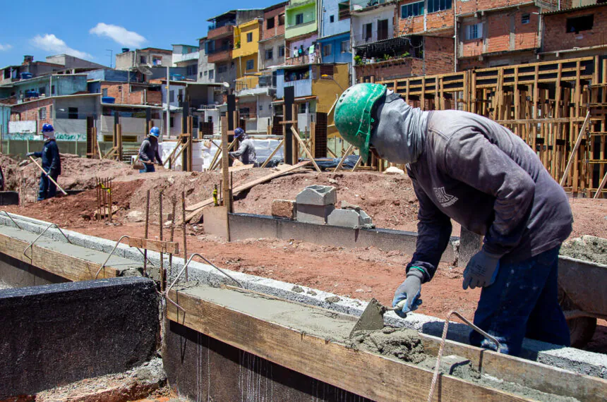 A previsão de entrega da Creche Vila Guarani é em janeiro de 2025, mas a prefeitura deseja acelerar a construção e concluí-la em 2024