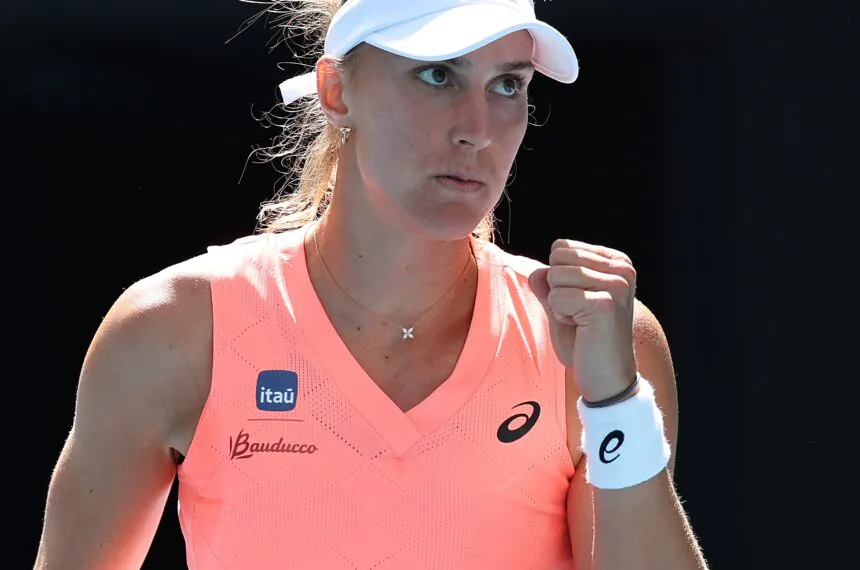 Bia Haddad Maia avança no Australian Open derrotando a russa Aline Korneeva por 2 sets a 0