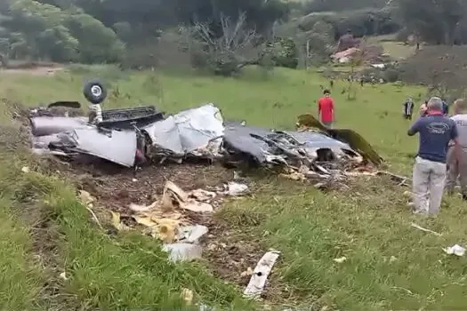 Avião cai em Minas Gerais e deixa sete mortos