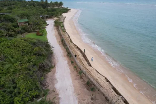 Agente da Azul é encontrado morto com sinais de tortura em praia da Bahia