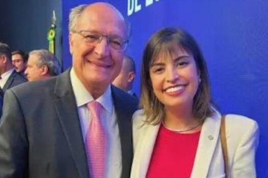 ‘Será uma honra’, diz Alckmin sobre apoio a Tabata para prefeitura de SP