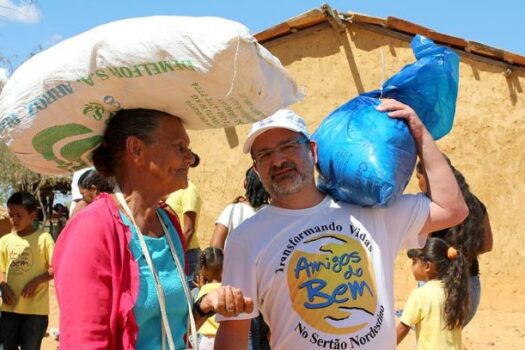 Amigos do Bem leva esperança ao sertão nordestino em meio à maior seca em 40 anos