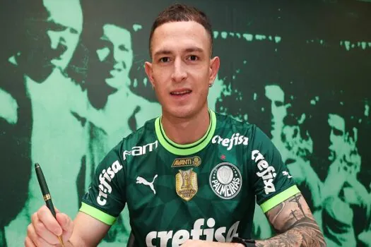 Aníbal Moreno elogia concorrência no meio e fala em ‘ganhar tudo’ no Palmeiras