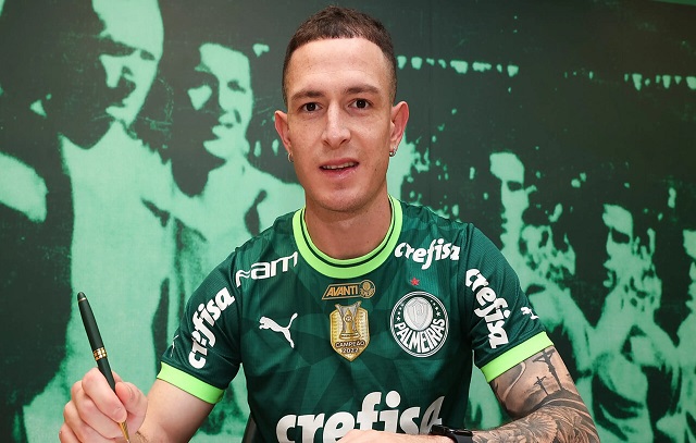 Aníbal Moreno elogia concorrência no meio e fala em 'ganhar tudo' no Palmeiras