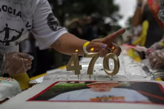 Bixiga retoma tradicional distribuição do Bolo de aniversário em SP