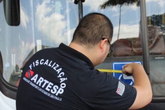 Quase 400 veículos são autuados em rodovias de SP durante as festas de fim de ano