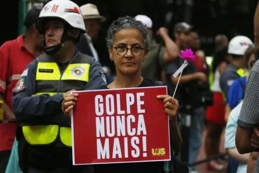 Ato em SP pede punição a todos os envolvidos nos ataques de 8/1