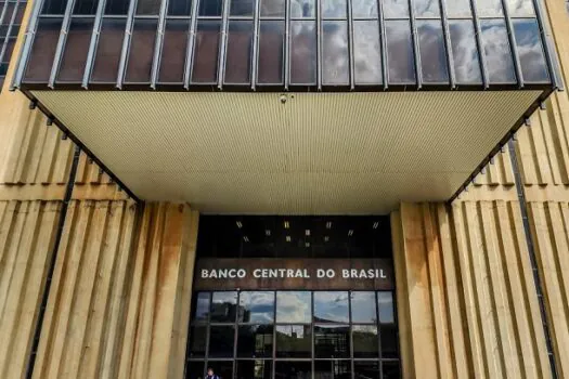 Fluxo cambial total em janeiro, até dia 12, é positivo em US$ 3 575 bi, revela BC