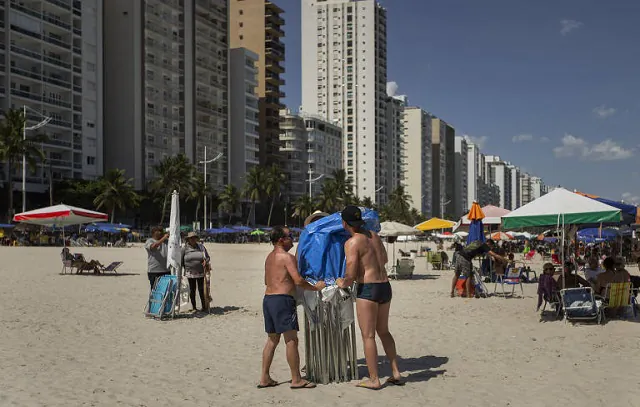 banhistas-guaruja