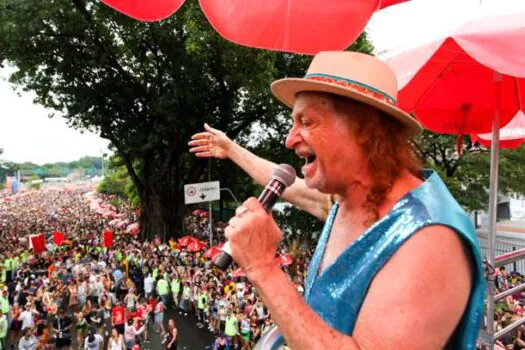 Bloco Bicho Maluco Beleza, de Alceu Valença, desfila no carnaval de rua paulistano pela oitava vez