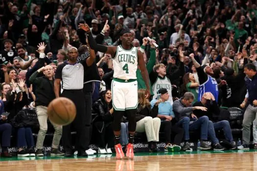 Celtics vencem Rockets e chegam a 19ª vitória em casa na NBA; Lakers e Warriors perdem