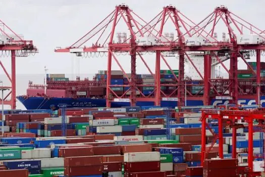 Brasil bate recorde de exportações mais dependente da China e de trio de commodities