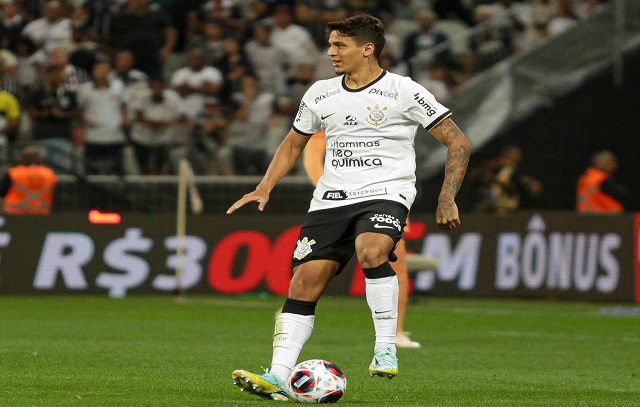 Corinthians descarta lesão e Caetano pode continuar entre os titulares contra o São Bernardo