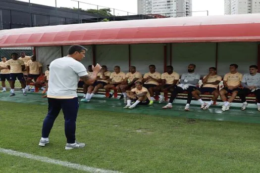 Thiago Carpini tem bate papo com elenco e realiza primeira atividade como técnico do São Paulo