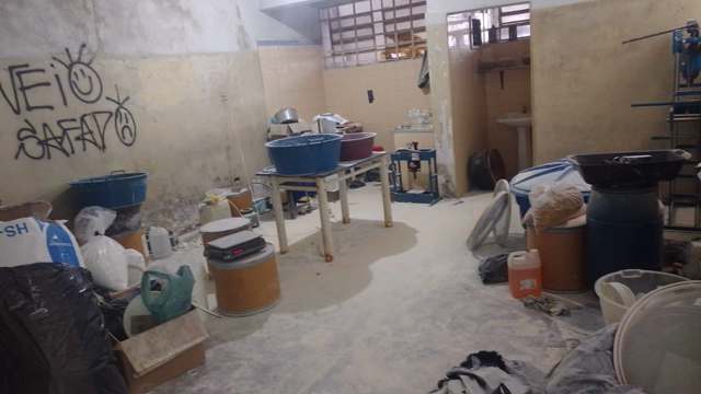 Dupla é presa em “casa bomba” com metralhadora e 300 quilos de drogas em Itaquera