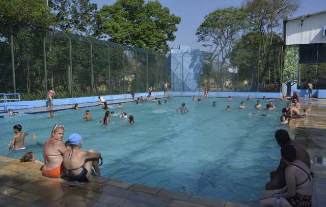 Centros Educacionais de Santo André abrem piscinas para o público durante as férias