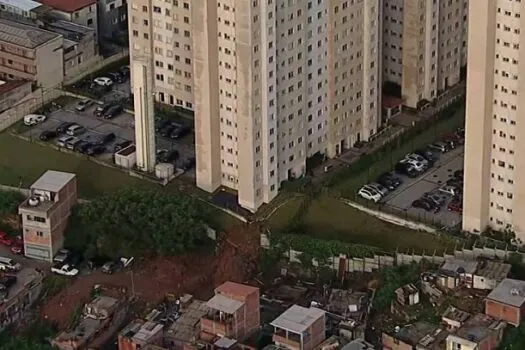 Chuva causa deslizamento em área de prédio na zona sul de SP, e duas casas são interditadas